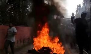 Nepal Violence: काठमांडू में बवाल, दांव पर भारतीयों की जिंदगी, दूतावास अलर्ट Nepal Violence Triggers Shockwaves Across South Asia