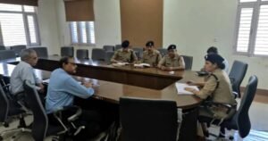 UKSSSC पेपर लीक कांड: SIT ने कसी जांच की रफ्तार, अधिकारियों से घंटों पूछताछ पेपर लीक कांड में सख्त SIT : आयोग दफ्तर पर छापा, अफसरों से कड़ी पूछताछ