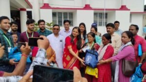 धराली आपदा पीड़ितों की मदद को दी राहत किट