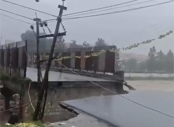 NDRF-SDRF की मदद से 70 लोग सुरक्षित, 13 की मौत