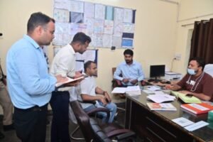 डीएम ने किया उपजिला चिकित्सालय का औचक निरीक्षण