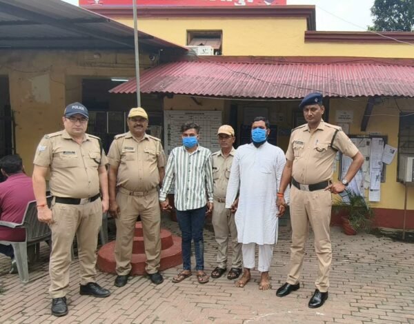 गौ-तस्करों पर पुलिस का शिकंजा, गैंगस्टर एक्ट में कार्रवाई, दो गिरफ्तार, चार फरार