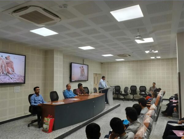 खादी एवं ग्रामोद्योग आयोग ने रामनगर में इलेक्ट्रॉनिक सेवा एवं प्रशिक्षण केंद्र का किया शुभारंभ