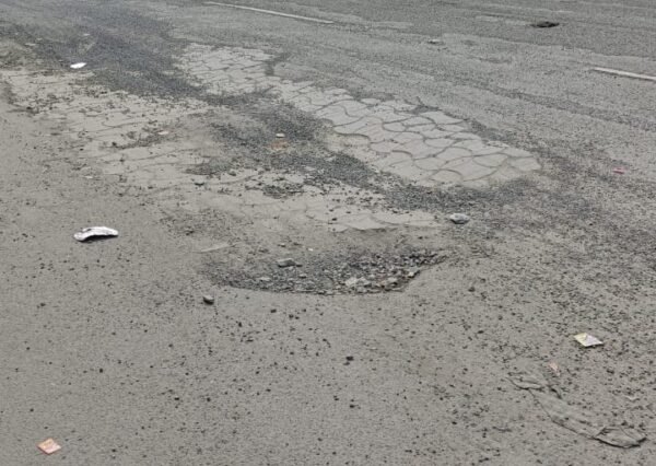 जनता कर रही सड़क सुधार की मांग