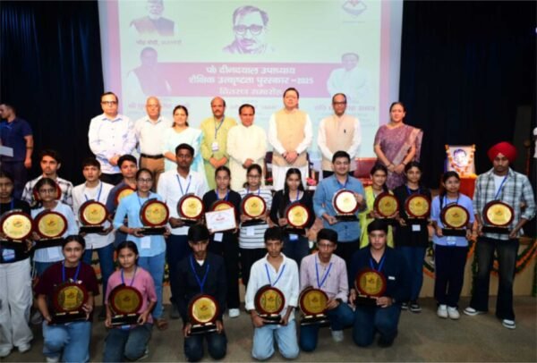 CM Dhami बोले – पारदर्शी भर्तियां होंगी हमारी पहचान, 75 टॉपर हुए सम्मानित