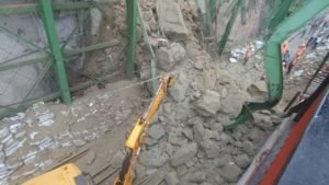 मनसा देवी पहाड़ी पर भारी भूस्खलन, हरिद्वार–देहरादून रेल यातायात ठप