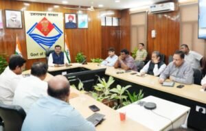 महाकुंभ 2033 से पहले हरिद्वार-देहरादून डबल लेन रेल लाइन जरूरी : मुख्य सचिव बैठक में दिशा निर्देश देते मुख्य सचिव आनन्द बर्द्धन