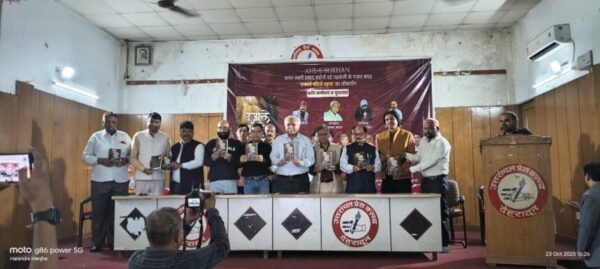 दर्द गढ़वाली का ग़ज़ल संग्रह ‘उजाले बाँटते रहना’ का लोकार्पण