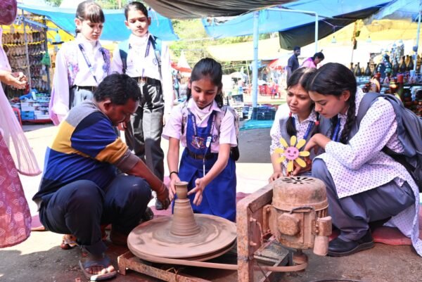 विरासत महोत्सव: बच्चों ने दिखाई रचनात्मकता, सीखी पारंपरिक कलाएं
