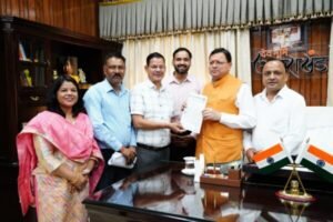 मुख्यमंत्री धामी से मिला सचिवालय संघ प्रतिनिधिमंडल सचिवालय संघ ने डीए और बोनस आदि मांगों को लेकर की सीएम से मुलाकात