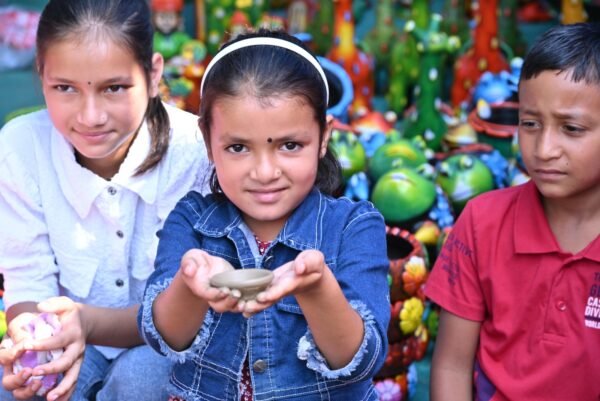 विरासत में दिखी नन्हे हाथों की रचनात्मकता की चमक