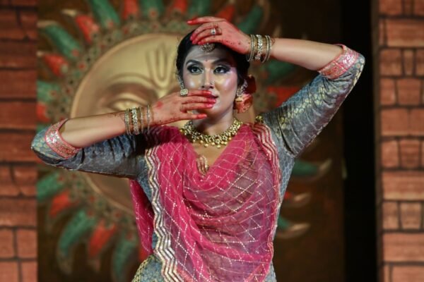 शिंजिनी की भावपूर्ण प्रस्तुति ने किया मंत्र मुग्ध