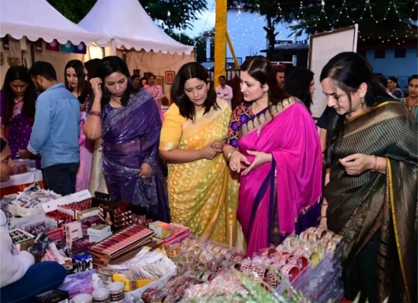 पुलिस परिवार ने मनाया दीपावली-करवाचौथ समारोह