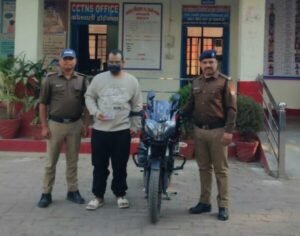 दुबई से लौटा युवक बना लुटेरा, 12 घंटे में पुलिस ने दबोचा दुबई से लौटा युवक बना लुटेरा, 12 घंटे में पुलिस ने दबोचा
