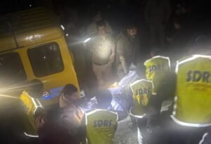 नैनीतेाल के पास टेम्पो ट्रैवलर खाई में गिरा, दो की मौत, 15 घायल