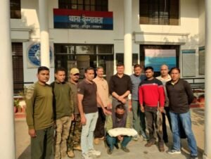 एसटीएफ ने बरामद किया 2.4 किलो वजनी हाथी का दांत, एक तस्कर गिरफ्तार 2.4 किलो वजनी हाथी का दांत, एक तस्कर गिरफ्तार