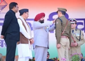 सराहनीय सेवाओं के लिए पुलिस एवं विभिन्न अधिकारियों को किया सम्मानित