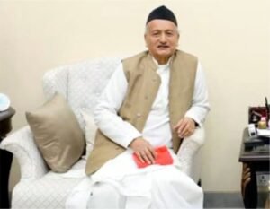 पद्मभूषण सम्मान पर सियासी संग्राम: कोश्यारी सम्मानित, राउत का तीखा हमला पद्मभूषण पर सियासी संग्राम: कोश्यारी सम्मानित, राउत का तीखा हमला