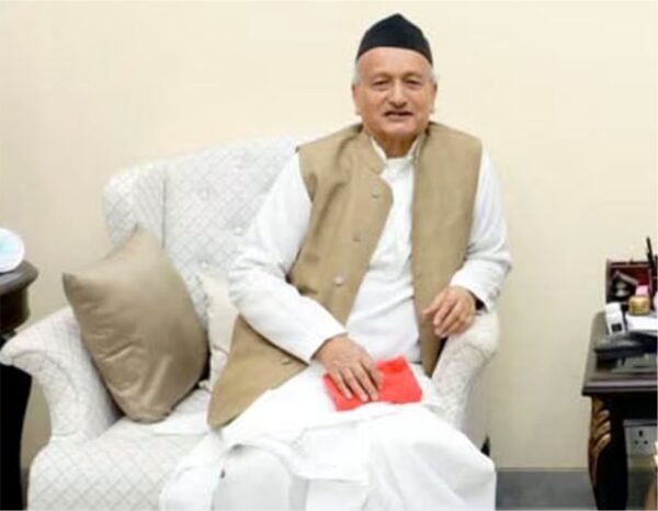 पद्मभूषण सम्मान पर सियासी संग्राम: कोश्यारी सम्मानित, राउत का तीखा हमला