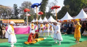 वसंतोत्सव: उमड़ी दर्शकों की भीड़, ‘चक्रव्यूह’ बना आकर्षण का केंद्र