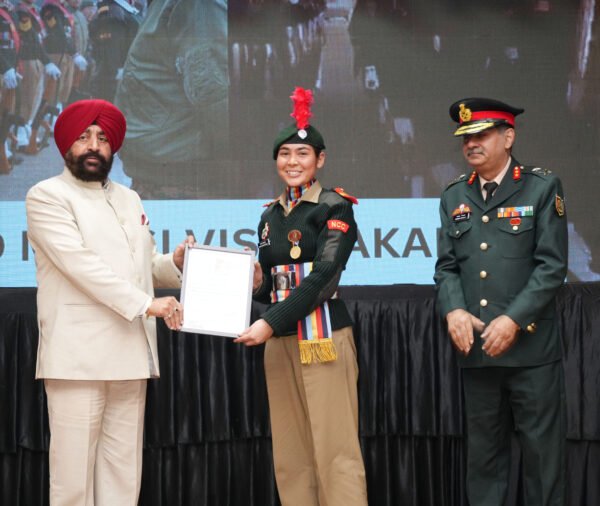 गणतंत्र दिवस परेड में शामिल NCC कैडेट्स सम्मानित