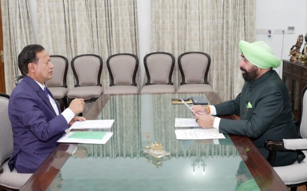 खेलों से निखरेगा युवा प्रतिभा का भविष्य, राज्यपाल से कुलपति की भेंट