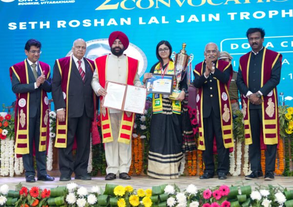 दीक्षांत केवल डिग्री नहीं, आत्मबोध से राष्ट्रबोध की यात्रा: राज्यपाल गुरमीत सिंह