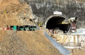 उत्तराखंड में टनल प्रोजेक्ट के तहत पहाड़ों में सुरंग निर्माण