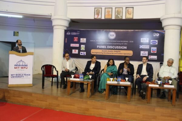 AI Data Center से बढ़ेगी बिजली मांग, नेट-ज़ीरो में इंजीनियर अहम