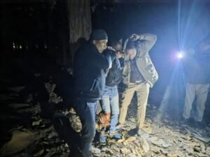 तिब्बती मार्केट गोलीकांड: पुलिस मुठभेड़ में शूटर और साथी गिरफ्तार तिब्बती मार्केट गोलीकांड: मुठभेड़ में दोनों बदमाश घायल, आरोपियों ने हत्या की वारदात स्वीकार की