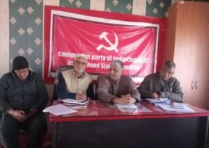 देवभूमि को नफरत की प्रयोगशाला बना रही सरकार: CPI(M) Media se baat karte CPI(M) ke padadhikari aur karyakarta, Uttarakhand ki law and order sthiti par apna paksh rakhte hue