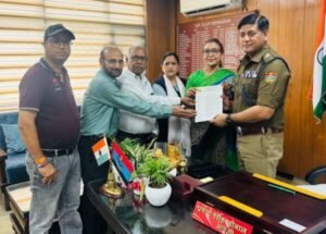 महिला सुरक्षा को लेकर सेनानी संगठन ने एसएसपी को सौंपा ज्ञापन महिला सुरक्षा को लेकर सेनानी संगठनों ने एसएसपी को सौंपा ज्ञापन