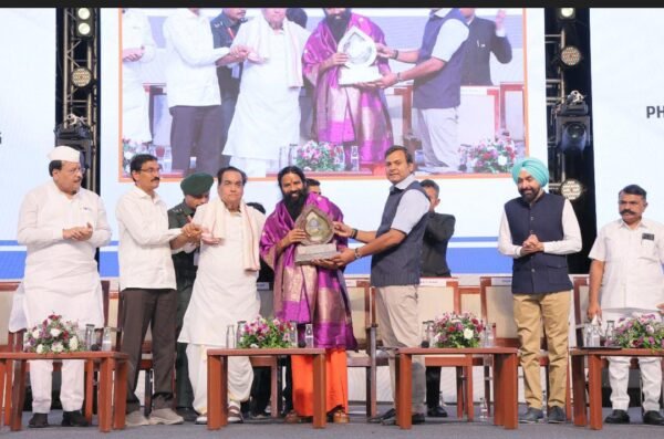 बोरीबेल में लाइफ ट्रांसफॉर्मेशन सेंटर का उद्घाटन, स्वामी रामदेव और रोंजन सोढ़ी रहे मौजूद