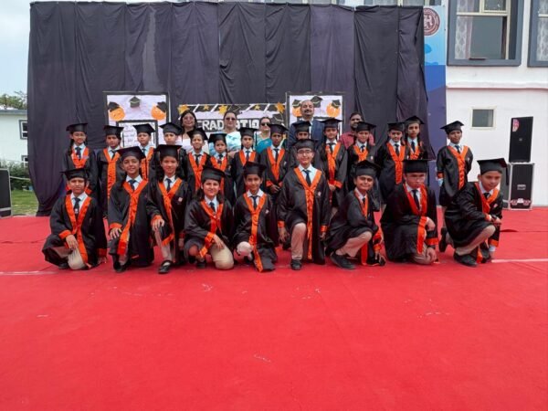 एडिफाई वर्ल्ड स्कूल में ग्रेजुएशन डे समारोह संपन्न