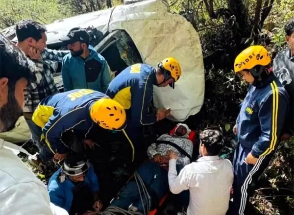 नैनीताल में बड़ा हादसा! खाई में गिरी कार, 2 की मौत