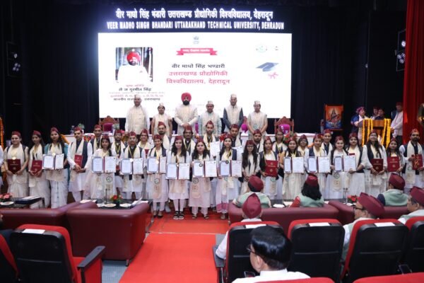 दून में ज्ञान का महाकुंभ: 5,000+ छात्रों को डिग्री, UTU में भविष्य की टेक क्रांति का बिगुल