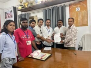 मासूम शर्मा की अभद्रता पर SFI का घेराव, बड़े आंदोलन की चेतावनी