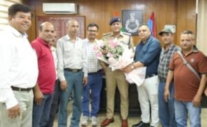 देहरादून में ट्रैफिक जागरूकता बढ़ाने की पहल, 12वीं के छात्रों को नियमों का पाठ पढ़ाएगी पुलिस देहरादून में ट्रैफिक जागरूकता बढ़ाने की पहल, 12वीं के छात्रों को नियमों का पाठ पढ़ाएगी पुलिस