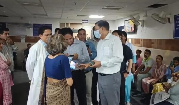 दून अस्पताल में आयुष्मान कार्ड फर्जीवाड़ा, दूसरे मरीज का कराया इलाज