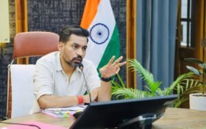 उत्तराखंड में बड़ा प्रशासनिक फेरबदल, आशीष चौहान बने नए देहरादून डीएम उत्तराखंड में बड़ा प्रशासनिक फेरबदल, आशीष चौहान बने नए देहरादून डीएम