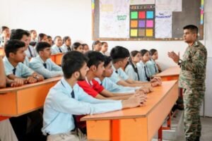 Edify World School में गूंजी देशभक्ति की भावना, विद्यार्थियों ने जाना सेना का शौर्य Edify World School में कर्नल हरिकृष्णन ने छात्रों को किया प्रेरित