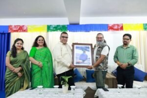 देहरादून: छात्रों ने पक्षी फोटो प्रदर्शनी में देखीं दुर्लभ प्रजातियों की तस्वीरें छात्रों ने पक्षी फोटो प्रदर्शनी में देखीं दुर्लभ प्रजातियों की तस्वीरें