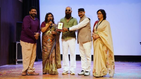 बेटियों ने बदली तस्वीर: टैक्सी से डिलीवरी तक, ‘उड़ान’ में महिलाओं के हौसले को सलाम