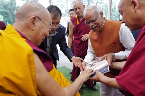 Dalai Lama ने चिकित्सा और समाजसेवा के लिए डॉ. संजय को सराहा