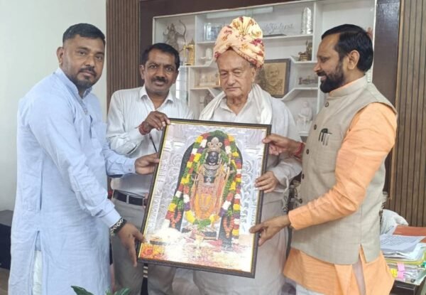 भगत सिंह कोश्यारी को पद्म भूषण, वाल्मीकि समाज ने दी शुभकामनाएं