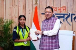 मन की बात 134वां संस्करण: धामी ने छात्राओं संग सुना कार्यक्रम