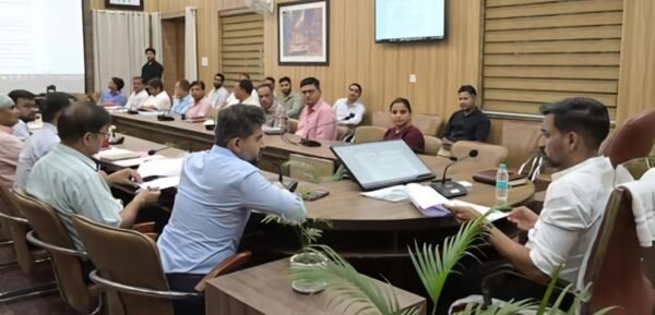 अर्धकुंभ 2027 और गंगा संरक्षण कार्यों में देरी पर डीएम सख्त, अधिकारियों को दिए स्पष्ट निर्देश सबहेड: