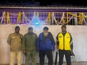 हेमकुंड साहिब मार्ग पर SDRF और पुलिस का सफल रेस्क्यू हेमकुंड साहिब मार्ग पर SDRF और पुलिस का सफल रेस्क्यू