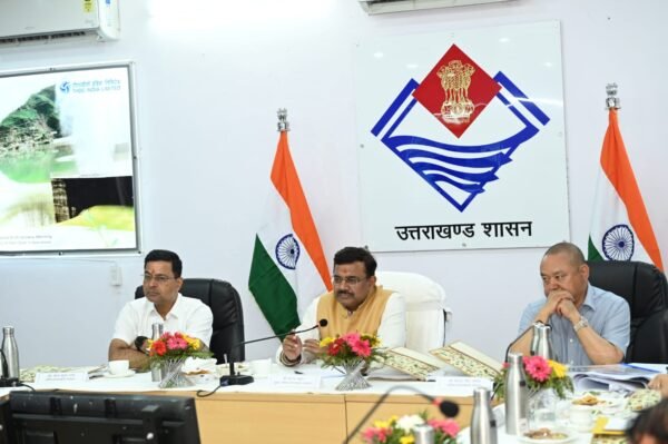 टिहरी में विकास कार्यों की समीक्षा, मुख्य सचिव ने दिए तेजी के निर्देश