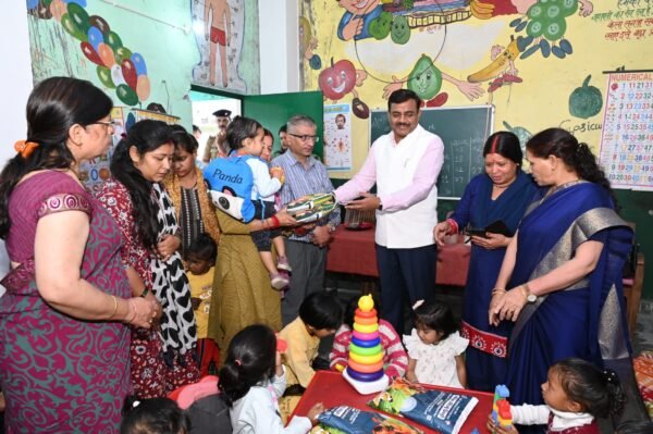 टिहरी में मुख्य सचिव का निरीक्षण, स्कूल-आंगनबाड़ी से स्टेडियम तक परखी व्यवस्थाएं
